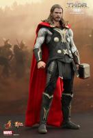 Chris Hemsworth As THOR The Dark World Sixth Scale Collectible Figure