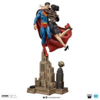 Superman & Lois Lane Atop A Daily Planet Building The DC Comics Sixth Scale Statue Diorama