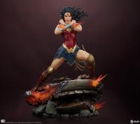Gal Gadot As Wonder Woman Saving The Day Premium Format Figure