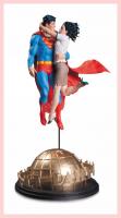 Superman & Lois Lane Atop A Daily Planet Base The Gary Frank Statue Diorama