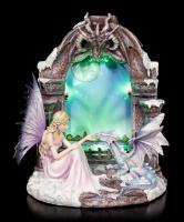 The Fairy And Dragon Premium Figure Light Portal Diorama  drak a dívka soška