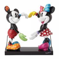 Mickey & Minnie The Heart Out of Open Arms Statue Diorama
