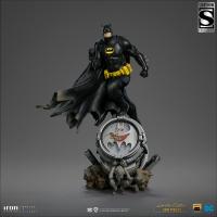 Batman In Black Atop A BATSIGNAL Base The DC Comics DELUXE Art Scale 1/10 Statue Diorama