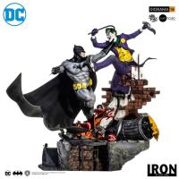 Batman Vs Joker The Man Who Laughs Battle Diorama Sixth Scale Statue