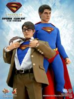 Clark Kent As Superman Returns (2 in 1 version) Sixth Scale Collectible Figure