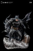 Batman HUSH The Iconic Cover Art Sixth Scale Collectibles Figure