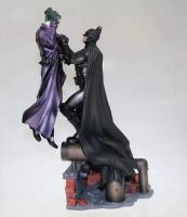 Batman vs. Joker The Arkham Statue Diorama