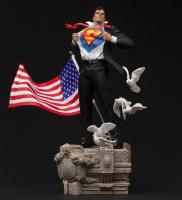 Clark Kent AKA Superman The DC Comics Deluxe Art Scale 1/10 Statue