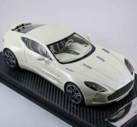 Aston Martin One-77 Openable White 1/18 Die-Cast Vehicle