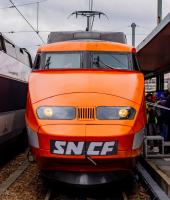 Société Nationale des Chemins de Fer français SNCF #69 HO TGV PSE High Speed Train a Grande Vitesse 2 Electric Engines & 3 Coaches (5-Unit Pack) DCC & Sound