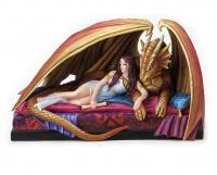 Vixen & Dragon On Bed The Premium Figure Diorama Dračí dívka na pohovce soška